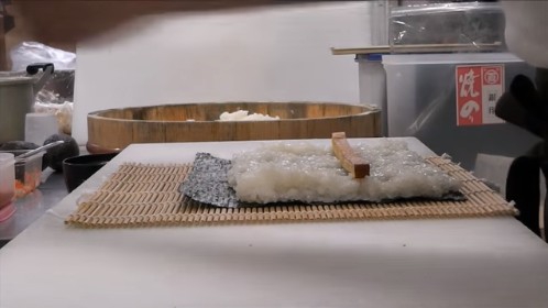 巻き寿司を巻くときのコツ02