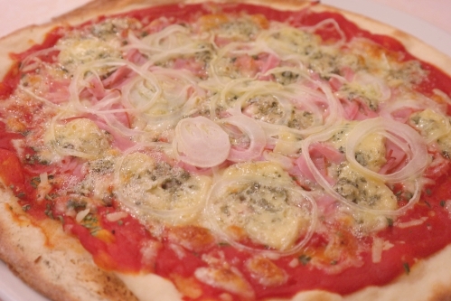 ゴルゴンゾーラチーズのピザ