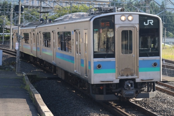 JR中央本線(E127系車両)