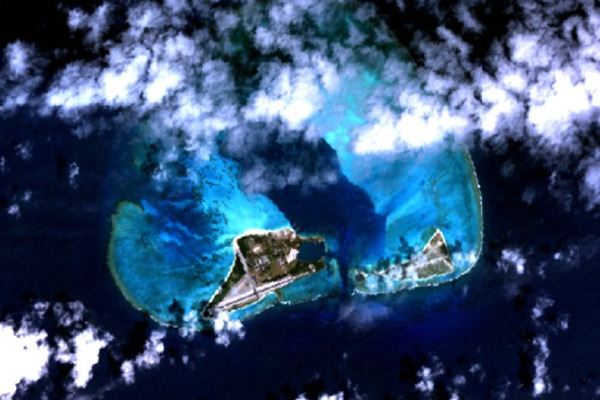 ミッドウェー島（衛星画像）