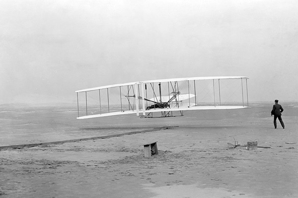 ライト兄弟の初飛行（1903年12月17日）