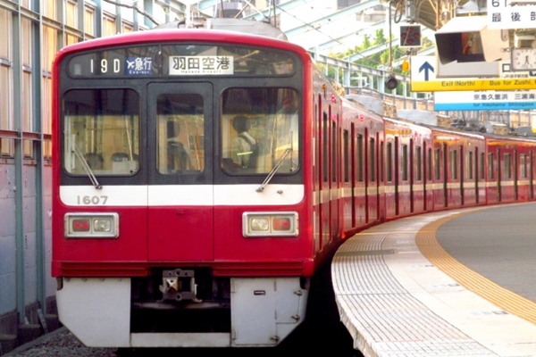 京急線1500系電車(羽田空港行き)