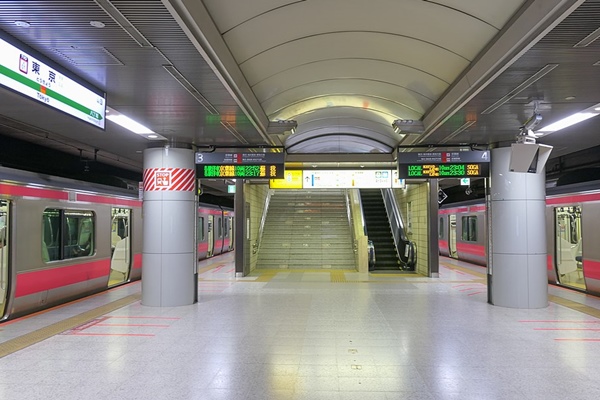 JR東京駅 京葉線3・4番線ホーム01