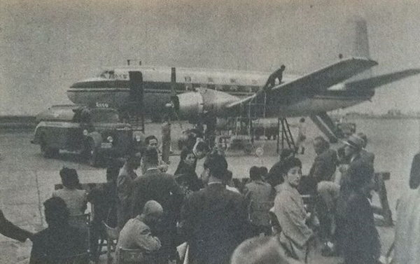 戦後初の日本国内民間航空定期便（1951年10月25日、羽田空港にて）