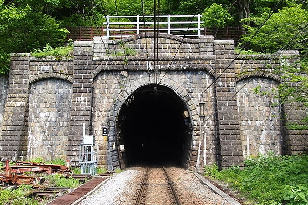 清水トンネル01