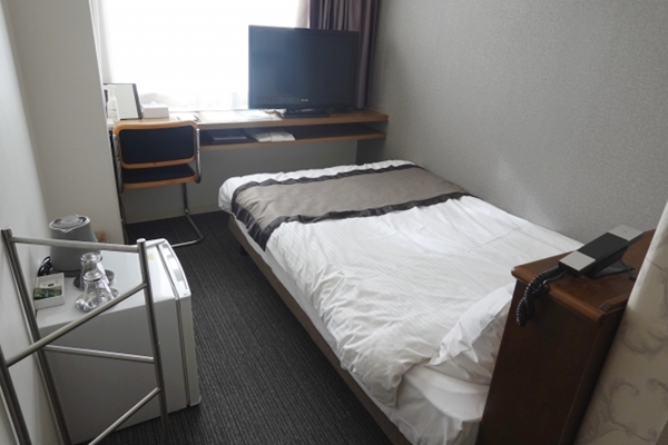 ホテルのシングルルーム(10平米・約6畳のイメージ)01