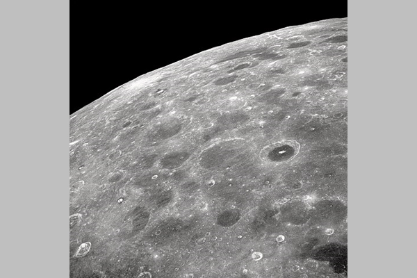 アポロ8号から撮影された「月の裏側」の写真01